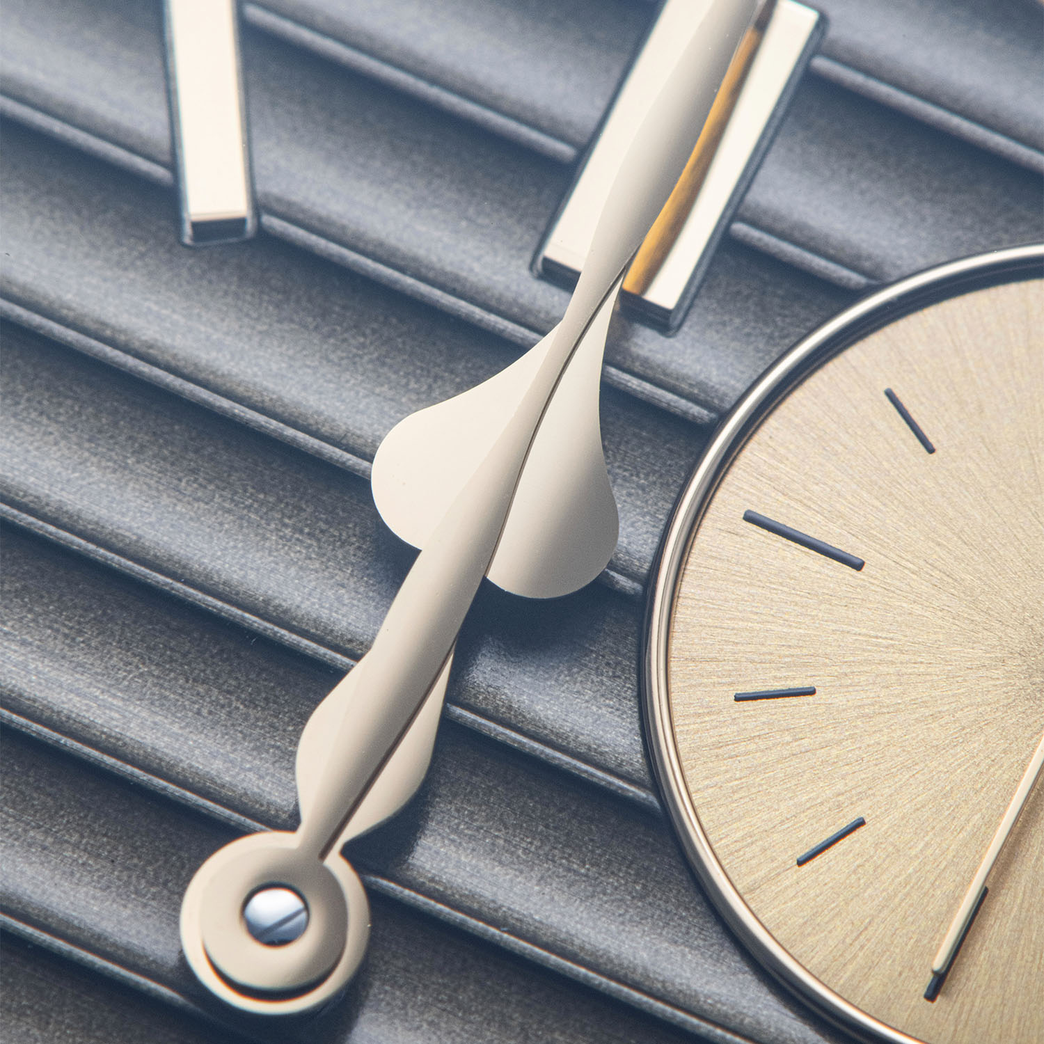 Ripples "Gold" - Speake Marin Detailansicht
