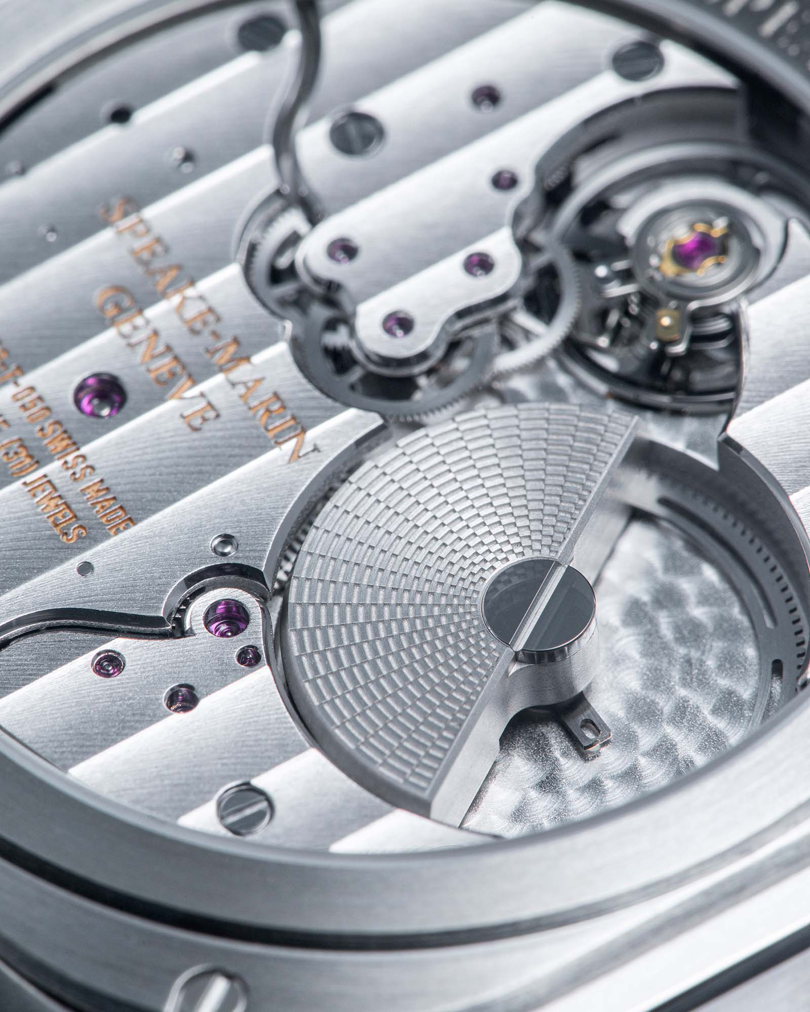Ripples "Metallic Green" - Speake Marin Detailansicht